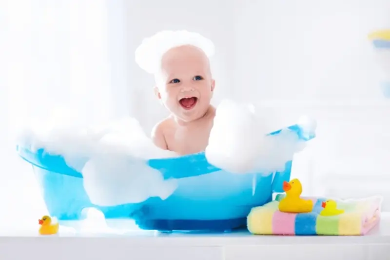 bathing and hygiene care babies